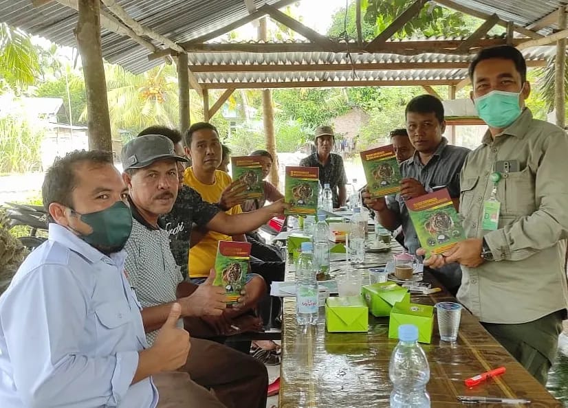 SOSIALISASI TUMBUHAN DAN SATWA LIAR DILINDUNGI TSL DI BALAI DESA BENCAH KELUBI
