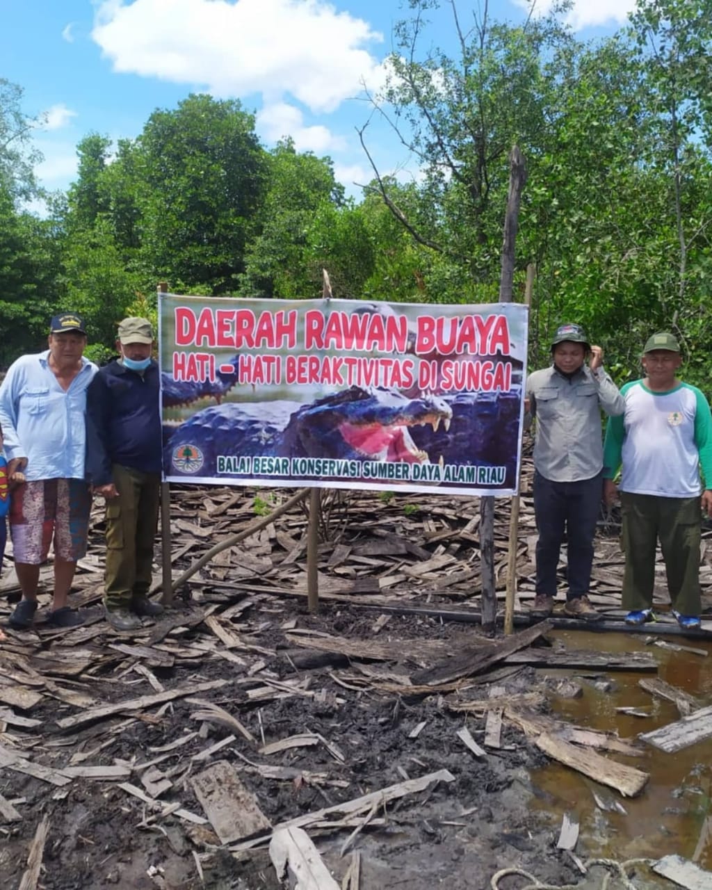 PENANGANAN KONFLIK BUAYA MUARA DI KAMPUNG SUNGAI RAWA, KECAMATAN SUNGAI APIT, SIAK