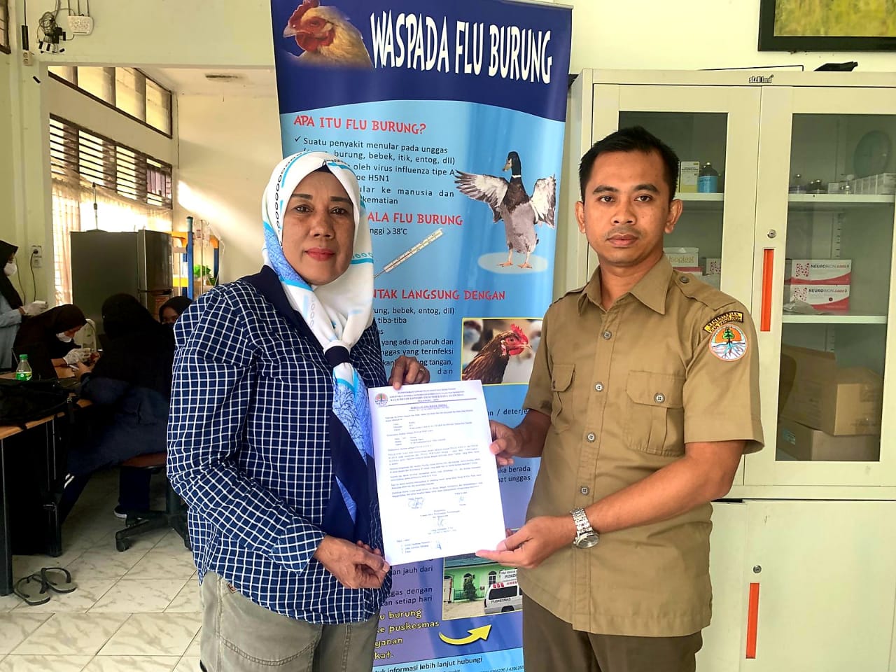 PENYERAHAN SATWA YANG DILINDUNGI OWA UNGKO KE KANDANG TRANSIT BALAI BESAR KSDA RIAU