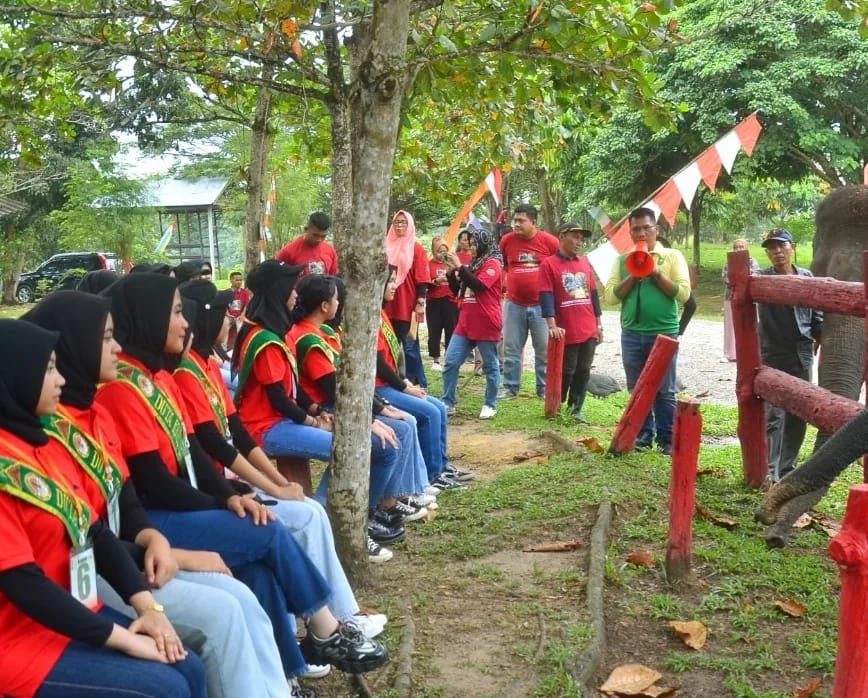 20 PUTRI KONSERVASI YANG TERPILIH PADA AUDISI PERTAMA FIELD TRIP KE PUSAT LATIHAN GAJAH MINAS