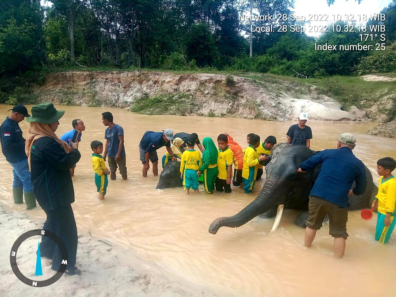 MURID SDIT ALFALAH BELAJAR DI ALAM DI PLG MINAS