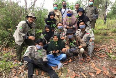 PETUGAS RESORT DURI MELAKUKAN PENDAMPINGAN MAHASISWA UNIVERSITAS RIAU DALAM PRAKTIKUM INVENTARISASI FLORA DAN FAUNA