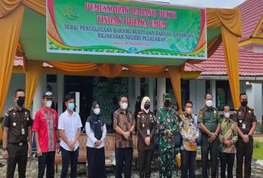 BALAI BESAR KSDA RIAU MENGIKUTI KEGIATAN PEMUSNAHAN BARANG BUKTI TINDAK PIDANA UMUM YANG DILAKUKAN OLEH KEJAKSAAN NEGERI PELALAWAN