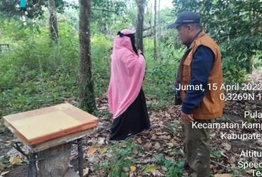 TIM BALAI BESAR KSDA RIAU LAKUKAN OBSERVASI DI LOKASI TEMPAT BERUANG MADU RUSAK KOTA BUDIDAYA LEBAH WARGA