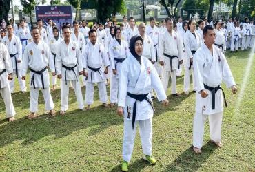 PLT KEPALA BBKSDA RIAU LATIHAN KARATE INKADO