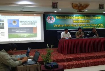 PENILAIAN EFEKTIVITAS PENGELOLAAN KAWASAN KONSERVASI DENGAN METODE MANAGEMENT EFFECTIVENESS TRACKING TOOL (METT)
