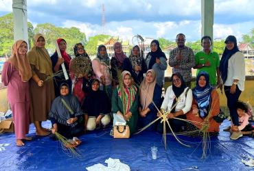 PENDAMPINGAN KELOMPOK TANI HUTAN WANITA MELATI INDAH DI DESA BULUH CINA, KABUPATEN KAMPAR